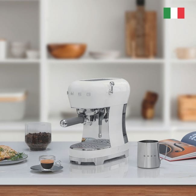 Cafetera espresso Smeg Blanco ECF02WHEU